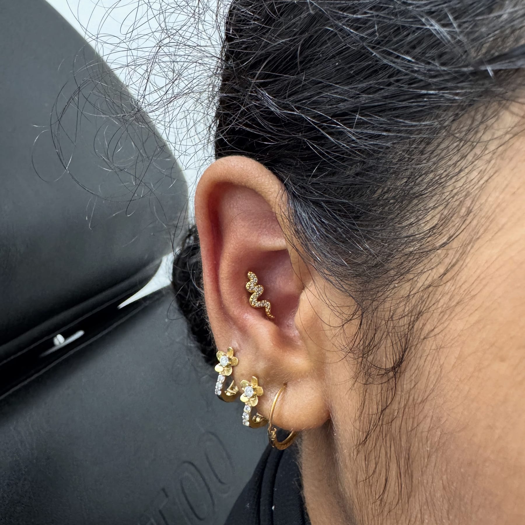 Sterile piercing station with autoclave